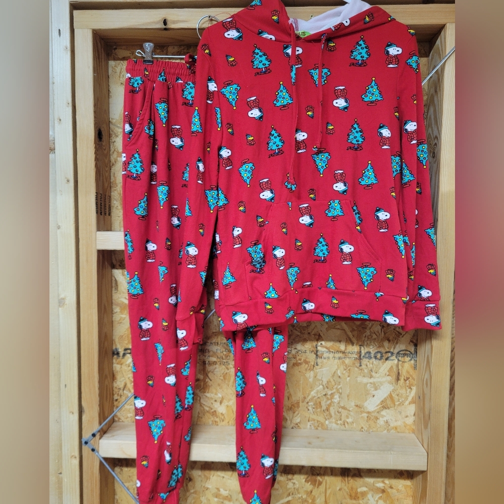 Peanuts NWT‎ 2PC Snoopy Christmas Hoodie & Pants Womans Size Small